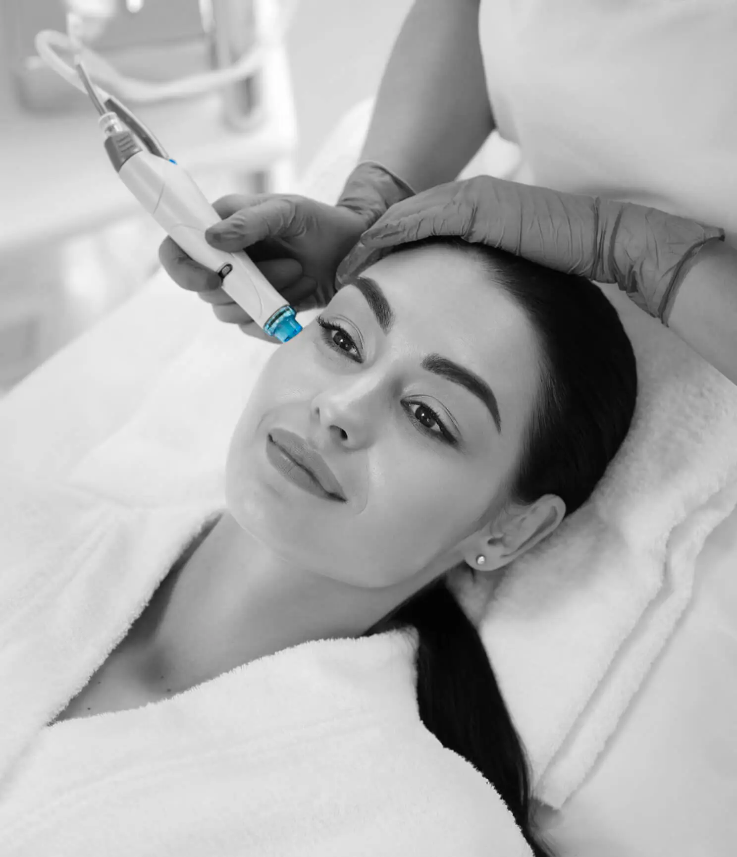 Hydrafacial behandeling bij Med-Clinic met dieptereiniging en hydratatie